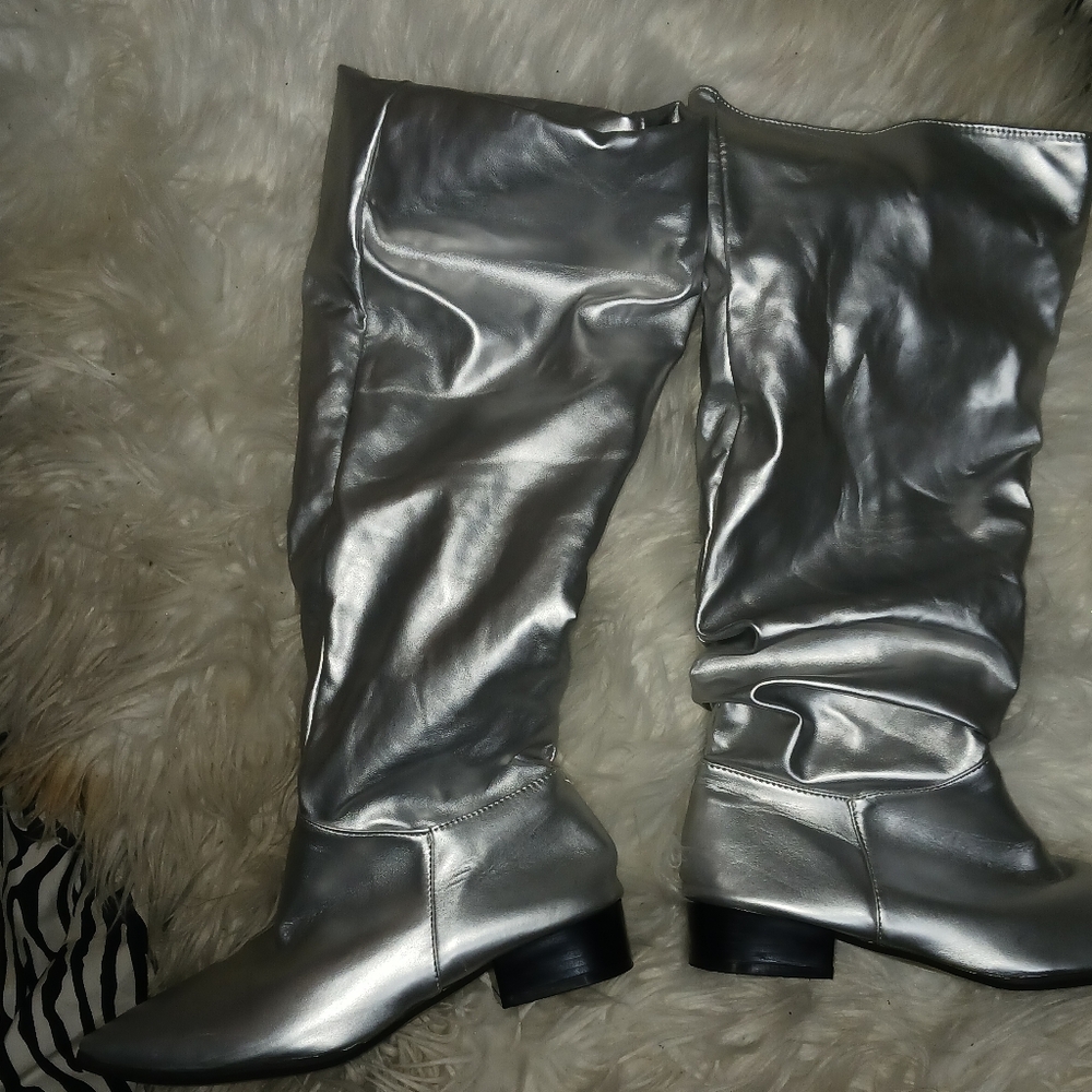 Women Silver metallic slouchy flat knee boots - Picture 4 of 15